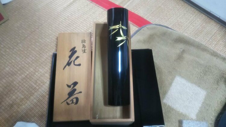 輪島塗 花瓶 一雅堂と書いています （美術品・骨董品）の商品画像 - 査定依頼日：2026年3月15日 - 最高査定価格：2,000円