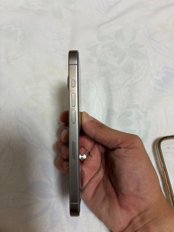 iPhone iPhone 15 Pro 256GB Softbank（スマホ）の商品画像 - 査定依頼日：2026年7月2日 - 最高査定価格：100,000円