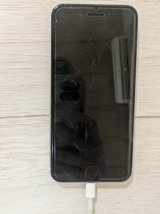 iPhone　SE（スマホ）の商品画像 - 査定依頼日：2026年6月30日 - 最高査定価格：11,000円