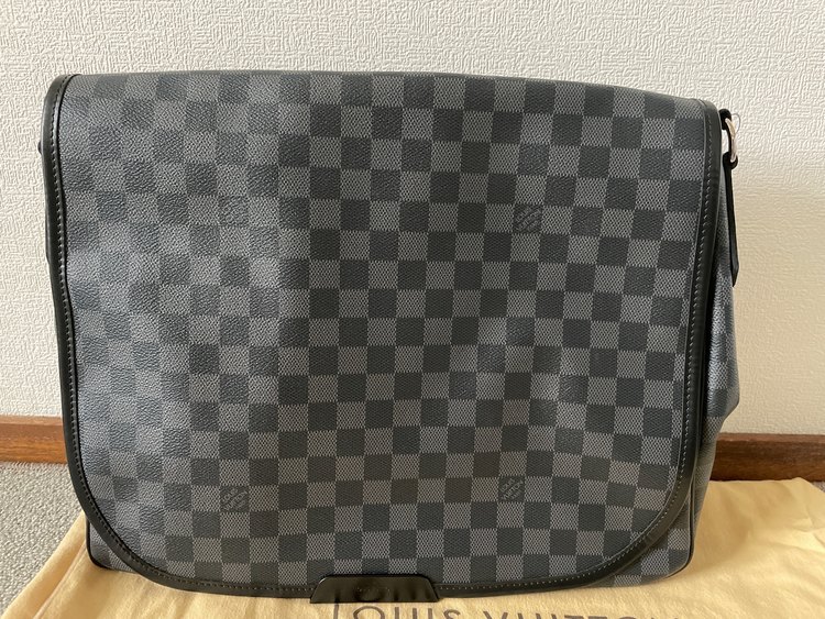 ダミエ グラフィット レンツォ（ブランドバッグ）の商品画像 - 査定依頼日：2022年10月8日 - 最高査定価格：70,000円