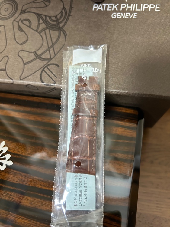 パテックフィリップ カラトラバ 5127J-00（高級時計）の商品画像 - 査定依頼日：2025年12月1日 - 最高査定価格：3,000,000円