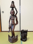 大きい方の全長は約１mの木彫りの彫刻で裏に「BALI」と彫られています。（美術品・骨董品）の商品画像 - 査定依頼日：2026年4月27日 - 最高査定価格：3,000円