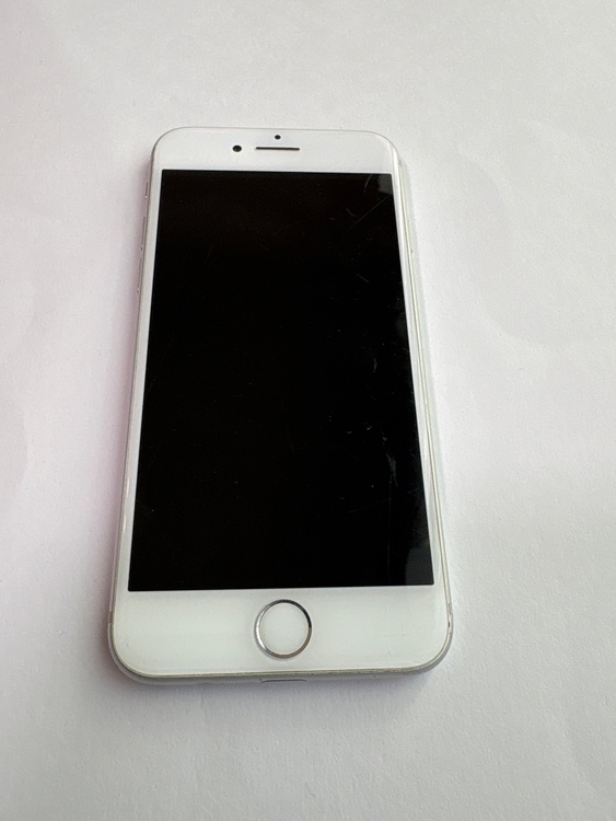 iPhone 8 ホワイト（スマホ）の商品画像 - 査定依頼日：2026年4月16日 - 最高査定価格：3,000円