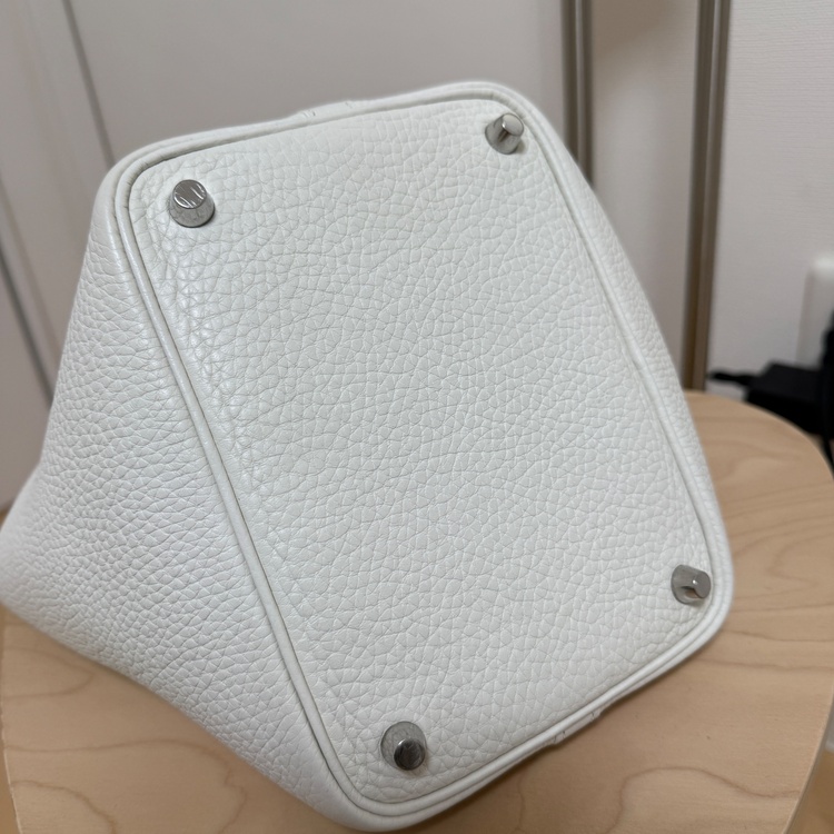 ピコタンロックpm ホワイト（ブランドバッグ）の商品画像 - 査定依頼日：2025年12月7日 - 最高査定価格：350,000円