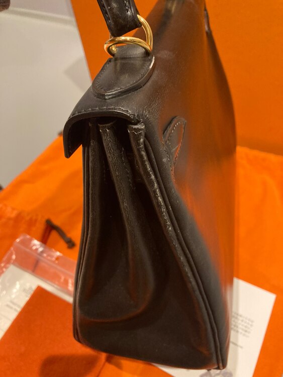 エルメス  ケリー　27 ボックスカーフ　ゴールド金具　（ブランドバッグ）の商品画像 - 査定依頼日：2025年4月22日 - 最高査定価格：1,200,000円