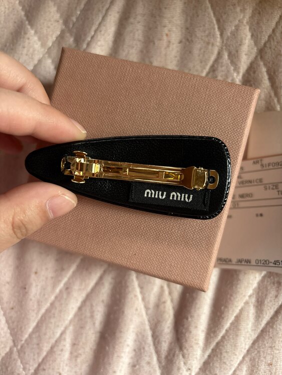 ミュウミュウ  （ブランドバッグ）の商品画像 - 査定依頼日：2025年2月16日 - 最高査定価格：30,000円