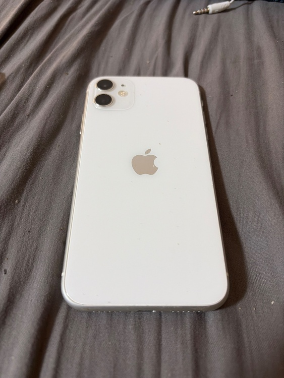 iPhone iPhone11 64GB Softbank（スマホ）の商品画像 - 査定依頼日：2026年7月30日 - 最高査定価格：17,000円