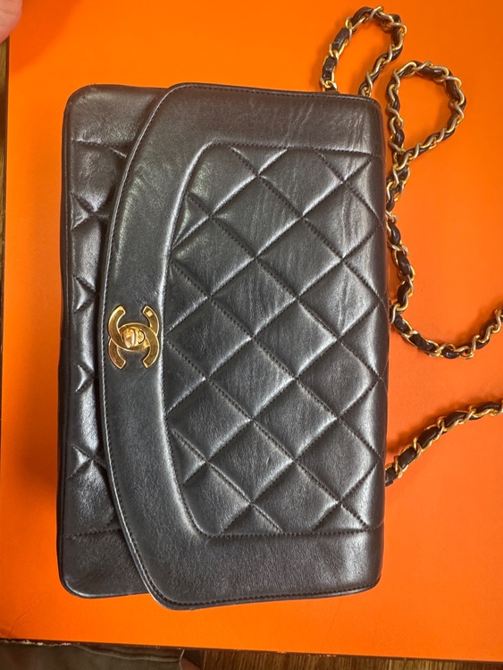 CHANEL ダイアナ　25（ブランドバッグ）の商品画像 - 査定依頼日：2026年7月17日 - 最高査定価格：351,000円