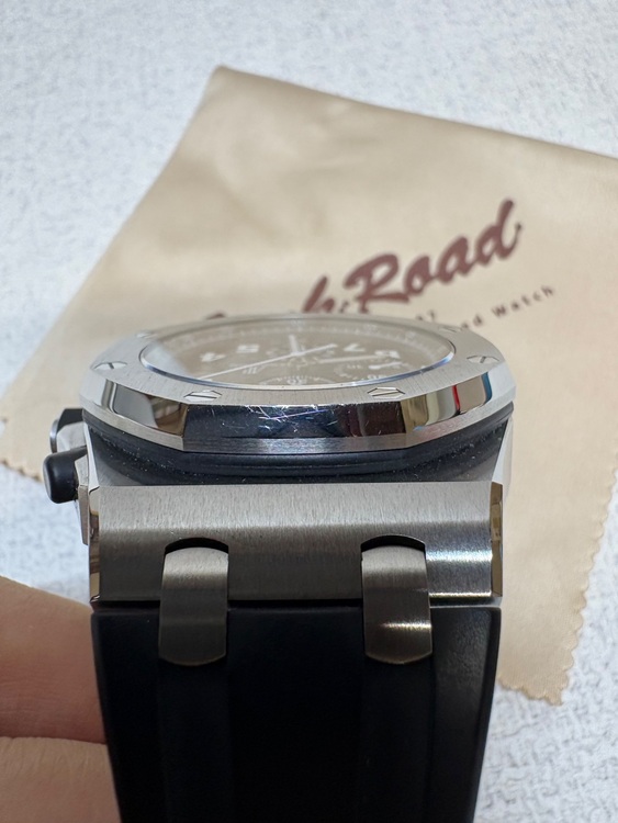 オーデマピゲ ロイヤルオークオフショア （高級時計）の商品画像 - 査定依頼日：2025年9月22日 - 最高査定価格：3,080,000円