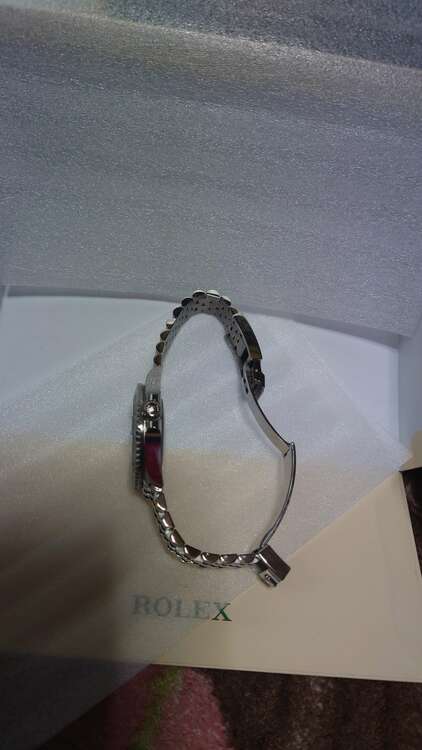 ロレックス GMTマスター 126710bl（高級時計）の商品画像 - 査定依頼日：2025年2月25日 - 最高査定価格：2,550,000円