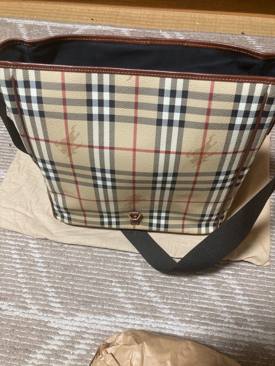 Burberry（ブランドバッグ）の商品画像 - 査定依頼日：2026年6月14日 - 最高査定価格：10,000円