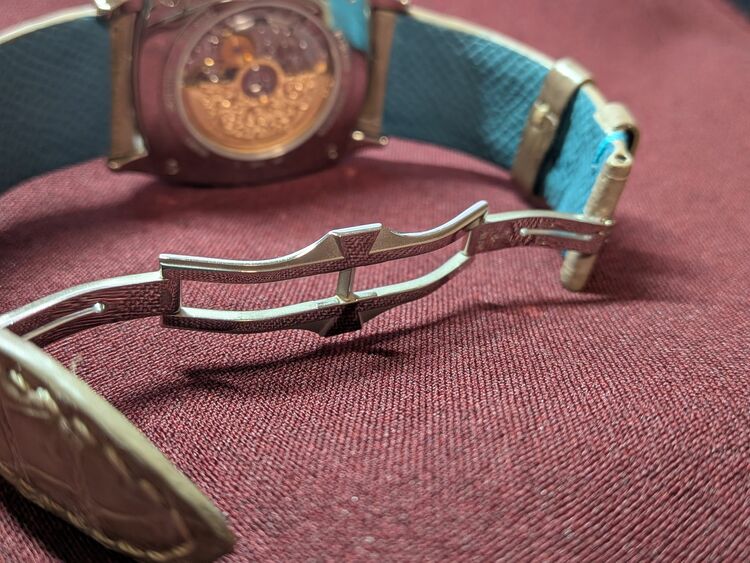 ハーモニー デュアルタイム  K18WG（高級時計）の商品画像 - 査定依頼日：2025年9月12日 - 最高査定価格：2,000,000円