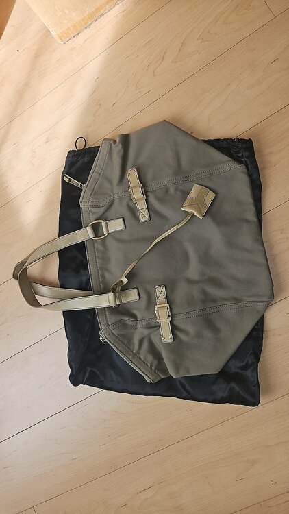 イブサンローラン  （ブランドバッグ）の商品画像 - 査定依頼日：2025年12月23日 - 最高査定価格：30,000円