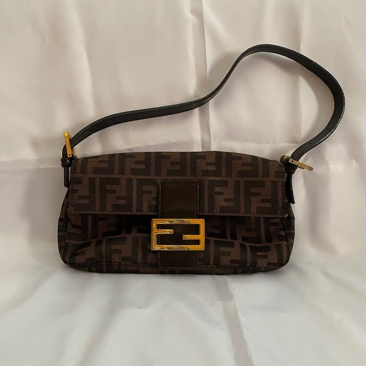 フェンディ  （ブランドバッグ）の商品画像 - 査定依頼日：2025年4月30日 - 最高査定価格：100,000円