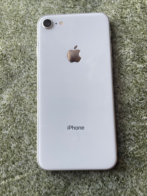 iPhone iPhone8 64GB Softbank（スマホ）の商品画像 - 査定依頼日：2026年7月24日 - 最高査定価格：2,500円