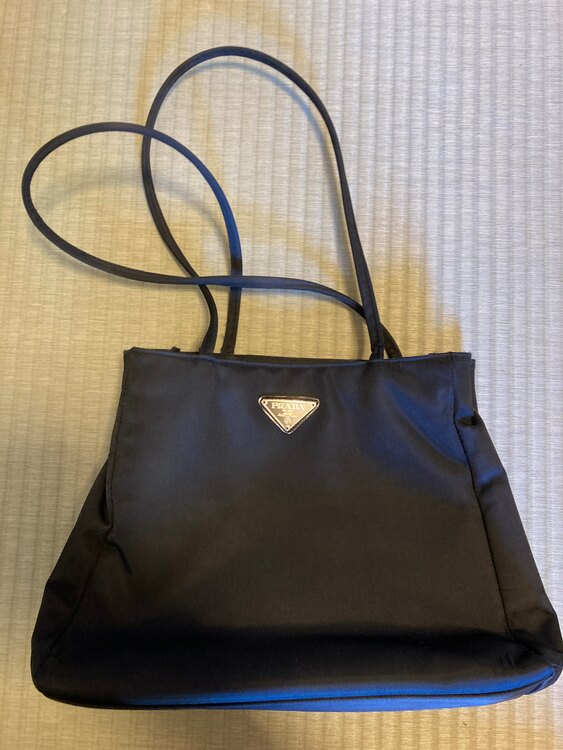 プラダ  （ブランドバッグ）の商品画像 - 査定依頼日：2025年4月29日 - 最高査定価格：45,000円