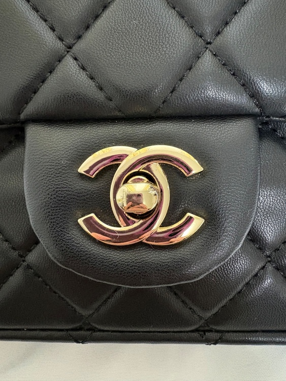 トップハンドル ミニ クラシック ハンドバッグ（ブランドバッグ）の商品画像 - 査定依頼日：2026年2月4日 - 最高査定価格：650,000円