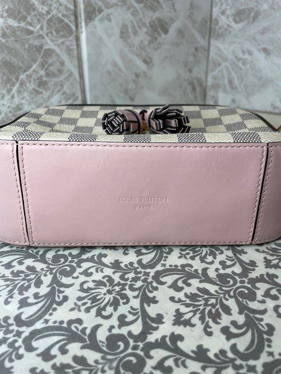 アズール　サントンジュ（ブランドバッグ）の商品画像 - 査定依頼日：2022年9月17日 - 最高査定価格：140,000円