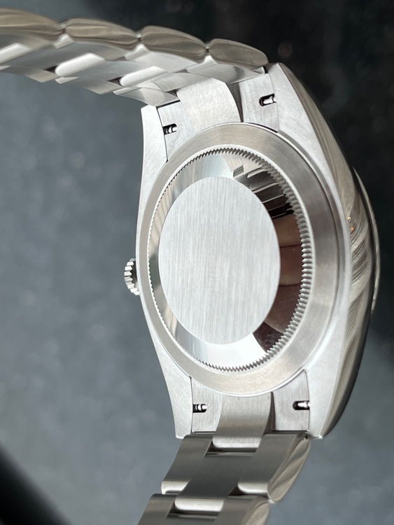 41 ドームオイスターベゼル　アズーロブルー（高級時計）の商品画像 - 査定依頼日：2026年1月25日 - 最高査定価格：1,530,000円