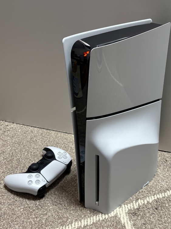 PlayStation 5 CFI-2000（ゲーム機本体・ゲームソフト）の商品画像 - 査定依頼日：2026年4月14日 - 最高査定価格：44,000円