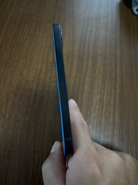 iPhone iPhone 13 128GB au（スマホ）の商品画像 - 査定依頼日：2026年8月27日 - 最高査定価格：35,500円