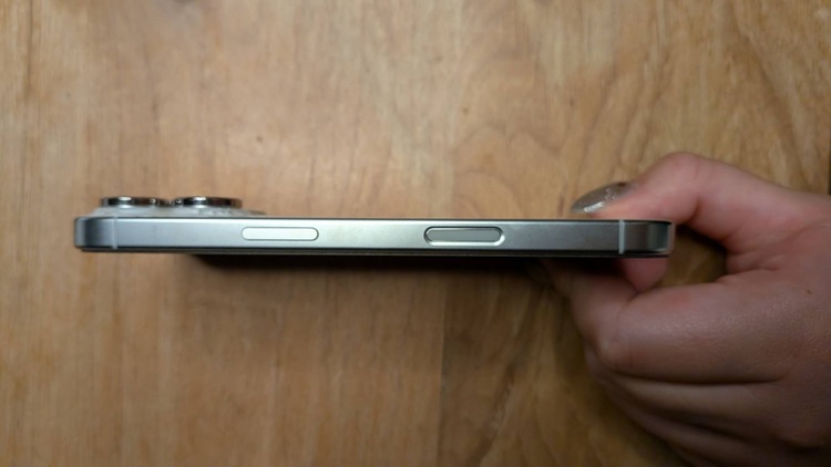 iPhone 16 Pro 512GB SIMフリー（スマホ）の商品画像 - 査定依頼日：2026年3月19日 - 最高査定価格：75,000円