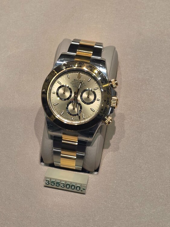 デイトナ 126503 ランダムシリアル シャンパン（高級時計）の商品画像 - 査定依頼日：2026年4月6日 - 最高査定価格：4,400,000円