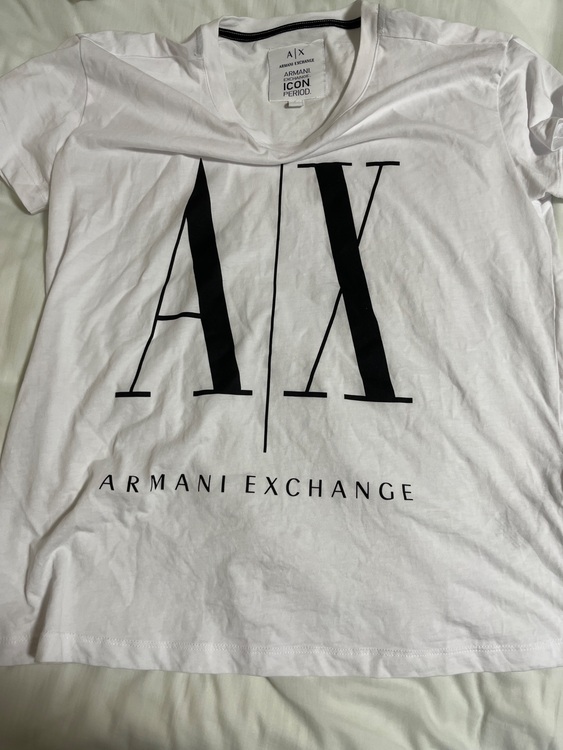 アルマーニ　Tシャツ（古着・ファッション）の商品画像 - 査定依頼日：2025年6月26日 - 最高査定価格：3,000円