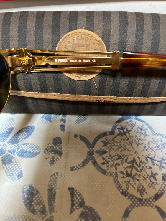 フェンディ  （ブランドバッグ）の商品画像 - 査定依頼日：2025年3月30日 - 最高査定価格：15,000円