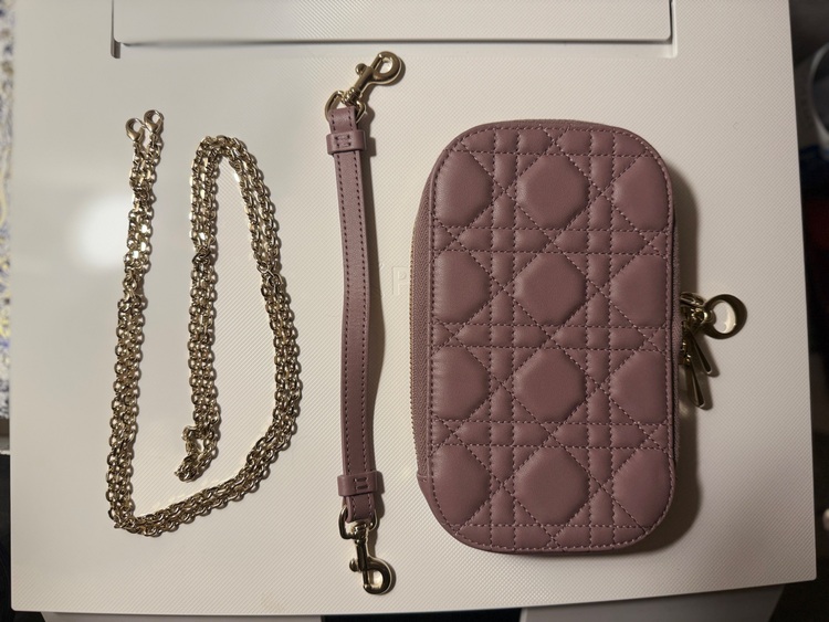 Lady Dior フォンホルダー（ブランド財布・小物）の商品画像 - 査定依頼日：2025年6月22日 - 最高査定価格：80,000円