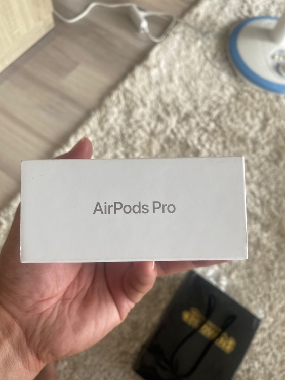 AIrpods pro MTJV3J/A（オーディオ・スピーカー）の商品画像 - 査定依頼日：2025年8月24日 - 最高査定価格：22,000円