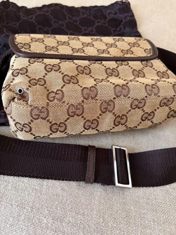 GUCCIのヴィンテージ GGキャンバス・ウエストバッグ（ブランドバッグ）の商品画像 - 査定依頼日：2026年10月6日 - 最高査定価格：46,000円