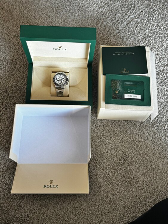 ロレックス デイトナ Ref.116500L（高級時計）の商品画像 - 査定依頼日：2025年1月29日 - 最高査定価格：4,400,000円