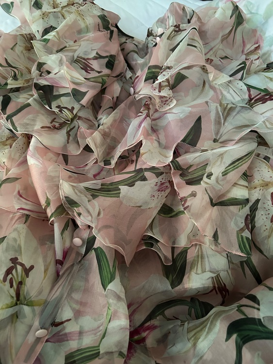 ドルチェアンドガッバーナのブラウス（古着・ファッション）の商品画像 - 査定依頼日：2025年8月27日 - 最高査定価格：5,000円