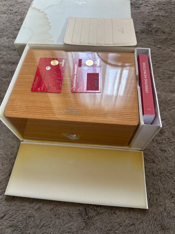 オメガ スピードマスター 3263040500200（高級時計）の商品画像 - 査定依頼日：2025年6月5日 - 最高査定価格：420,000円