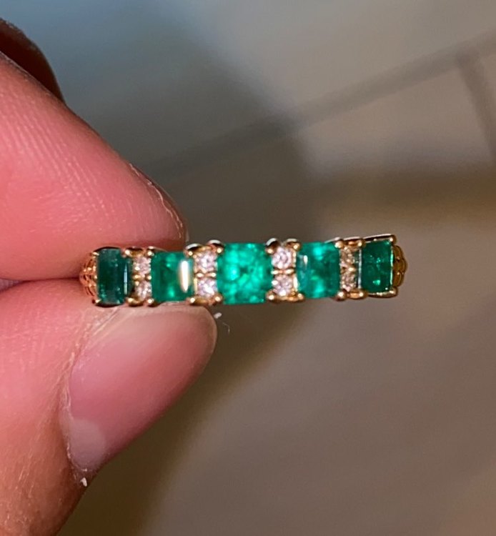 デビアスエメラルド（金・貴金属）の商品画像 - 査定依頼日：2023年8月14日 - 最高査定価格：25,000円