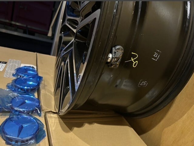 メルセデス　AMG G450D ローンチエディション　２０インチ　アルミホイール（カー用品）の商品画像 - 査定依頼日：2025年3月24日 - 最高査定価格：120,000円