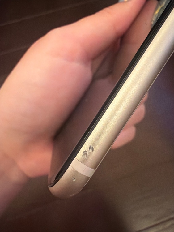 iPhone SE (第 3 世代) 64GB 楽天モバイル（スマホ）の商品画像 - 査定依頼日：2026年4月8日 - 最高査定価格：15,000円