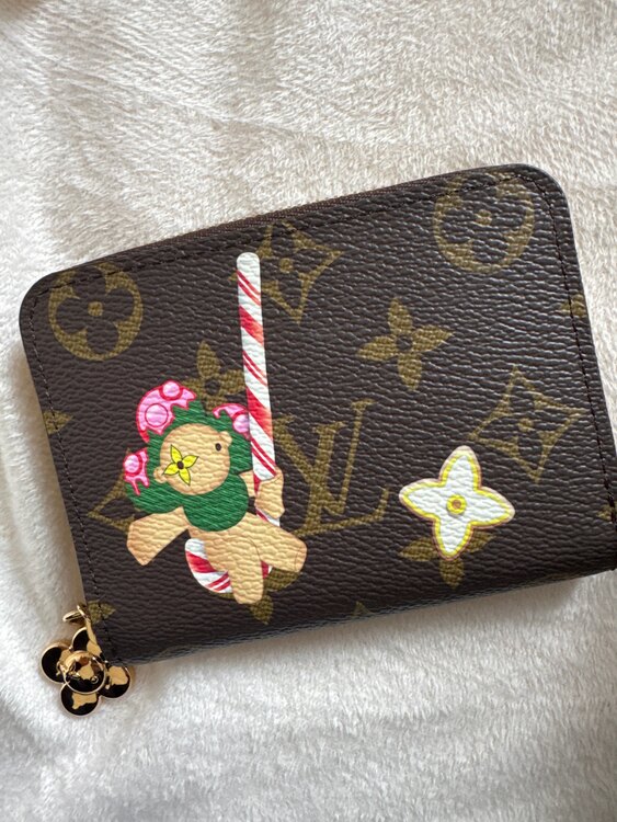 ヴィヴィエンヌ（ブランド財布・小物）の商品画像 - 査定依頼日：2025年4月11日 - 最高査定価格：42,000円