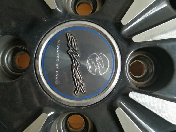 アルミホイール付きスタッドレスタイヤ（カー用品）の商品画像 - 査定依頼日：2025年10月15日 - 最高査定価格：6,000円