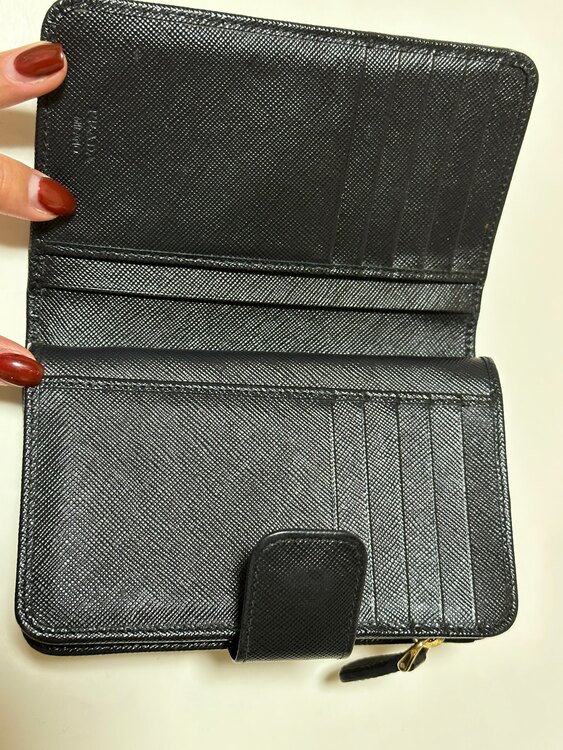 サフィアーノレザー（ブランド財布・小物）の商品画像 - 査定依頼日：2025年2月9日 - 最高査定価格：6,500円
