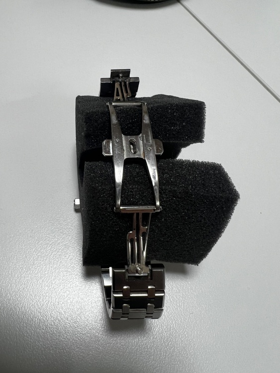 オーデマピゲ ロイヤルオーク 15300s（高級時計）の商品画像 - 査定依頼日：2025年12月22日 - 最高査定価格：4,580,000円