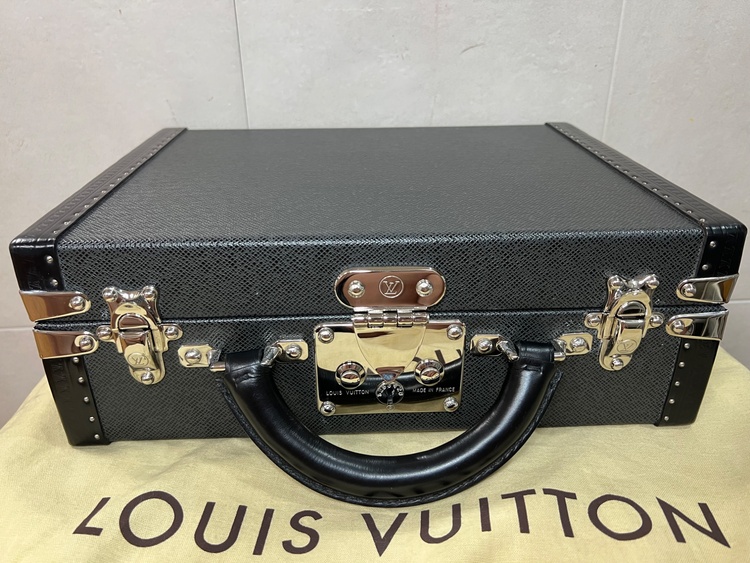 スーパープレジデントを縮小したスペシャルオーダー品‼︎（ブランドバッグ）の商品画像 - 査定依頼日：2026年3月28日 - 最高査定価格：250,000円