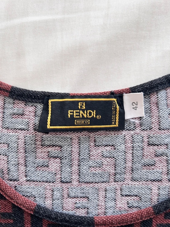 FENDI トップス（古着・ファッション）の商品画像 - 査定依頼日：2025年10月14日 - 最高査定価格：6,000円