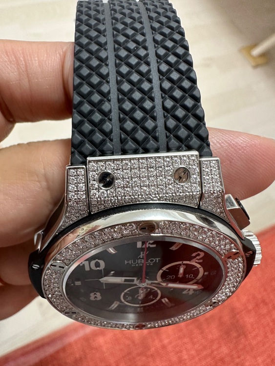ウブロ ビックバン H301.SX.130.RX174 パヴェ ダイヤ（高級時計）の商品画像 - 査定依頼日：2025年8月26日 - 最高査定価格：1,500,000円