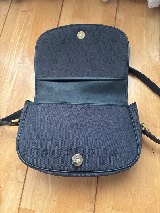 ハンドバッグ（ブランドバッグ）の商品画像 - 査定依頼日：2025年9月27日 - 最高査定価格：15,000円