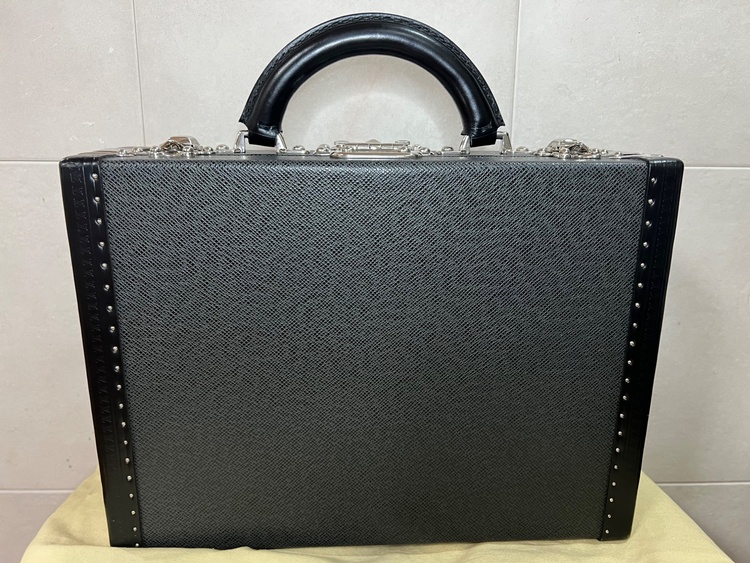 スーパープレジデントを縮小したスペシャルオーダー品‼︎（ブランドバッグ）の商品画像 - 査定依頼日：2026年3月28日 - 最高査定価格：250,000円