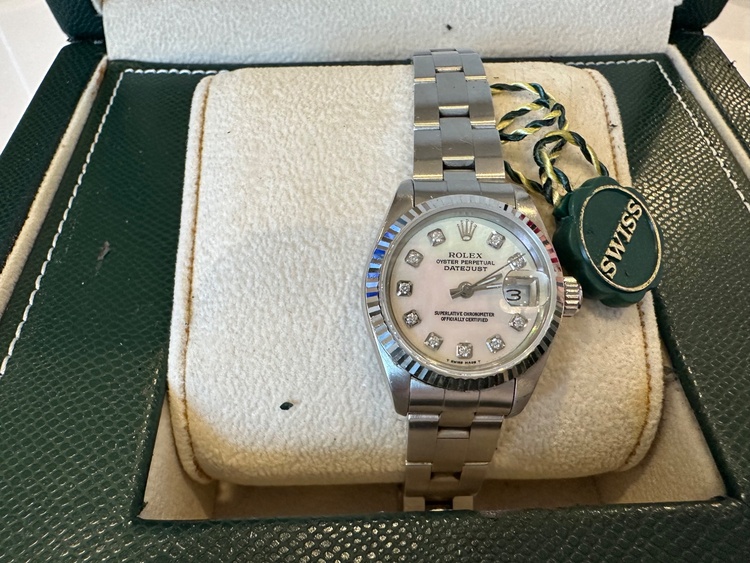 ロレックス パーペチュアルデイト 69190（高級時計）の商品画像 - 査定依頼日：2026年4月5日 - 最高査定価格：900,000円