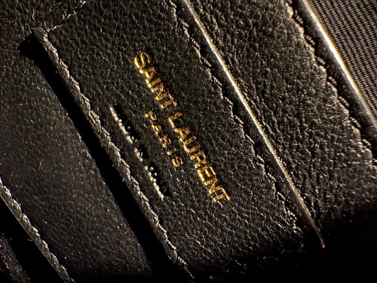 イブサンローラン  （ブランドバッグ）の商品画像 - 査定依頼日：2026年1月28日 - 最高査定価格：65,000円