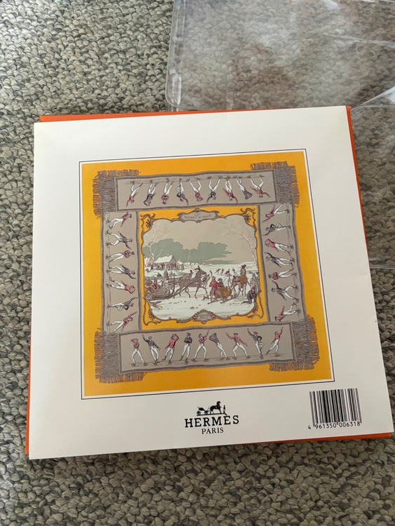 エルメス カレ90 LES PLAISIRS DU FROID 氷上の喜び シルク スカーフ（古着・ファッション）の商品画像 - 査定依頼日：2026年9月15日 - 最高査定価格：25,000円